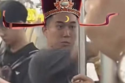娱乐吃瓜君地铁判官,正义之拳还是网络暴力？一记耳光引发的争议与反思