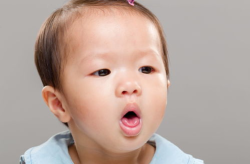 娱乐吃瓜酱小孩吃药,宝妈花式哄娃吃药，每一口都是最后一口